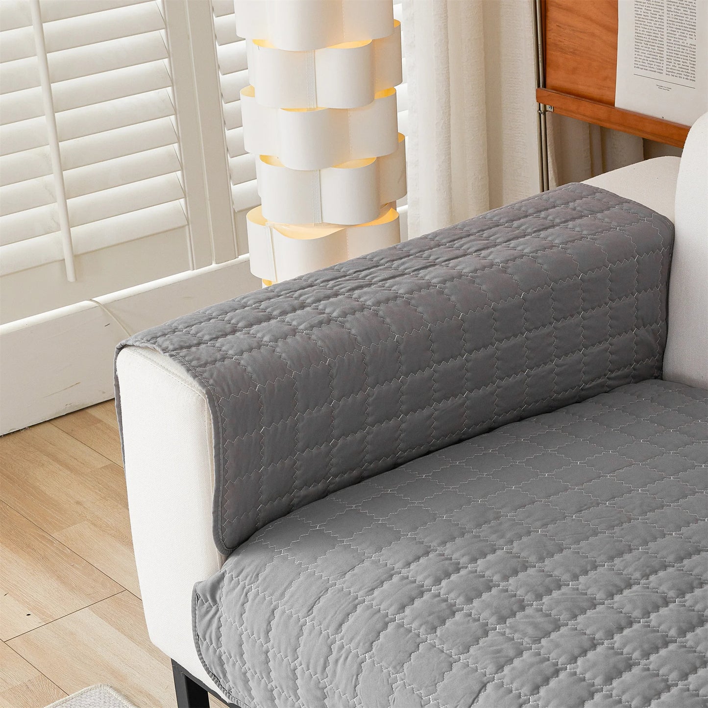 1pc Solid Quilted Anti-Slip Sofa Cover